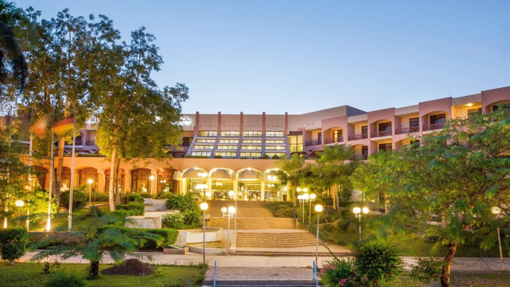 الفندق بيراميزا ايزيس ايلاند ريزورت - أسوان